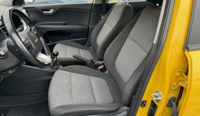 
								KIA STONIC 1.2cc 84cv URBAN full									