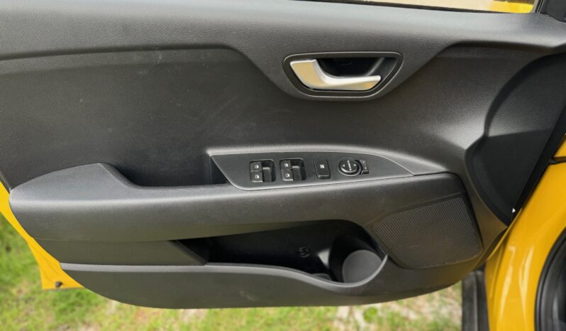 
								KIA STONIC 1.2cc 84cv URBAN full									