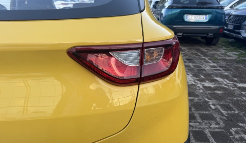 
								KIA Stonic 1.2cc DPI 84cv Urban full									