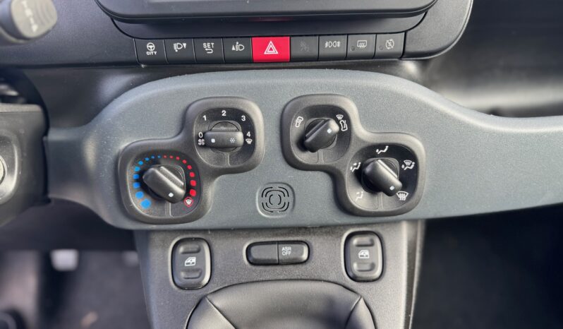 
								FIAT Panda 1.0cc 70cv HYBRID CROSS full									