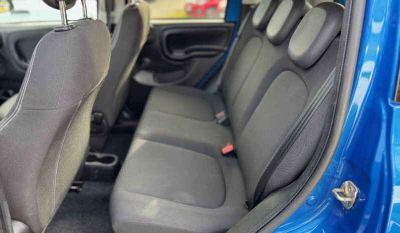 
								FIAT Panda 1.0cc 70cv HYBRID CROSS full									