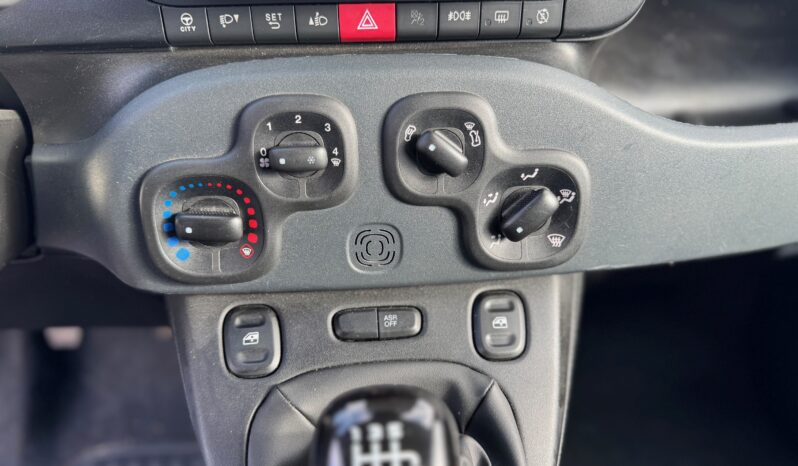 
								FIAT Panda 1.0cc 70cv HYBRID CROSS full									