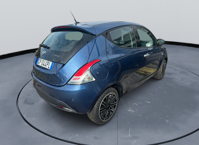 
								Lancia Ypsilon 1.0 70CV Hybrid GOLD full									