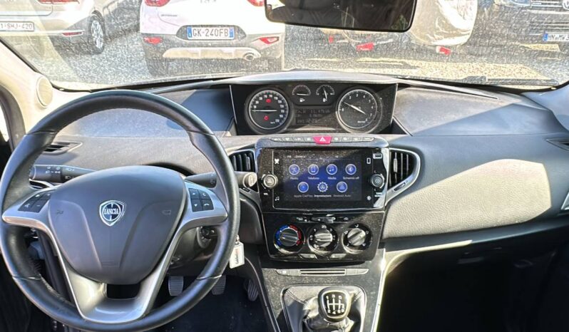 
								Lancia Ypsilon 1.0 70CV Hybrid GOLD full									