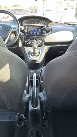 
										Lancia Ypsilon 1.0 70CV Hybrid GOLD full									