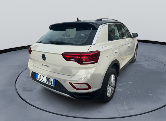 
								Volkswagen T-Roc 1.0cc TSI 110cv Life full									