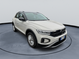 
										Volkswagen T-Roc 1.0cc TSI 110cv Life full									