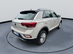 
										Volkswagen T-Roc 1.0cc TSI 110cv Life full									