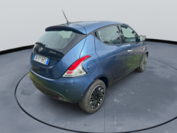 
										Lancia Ypsilon 1.0 70CV Hybrid GOLD full									