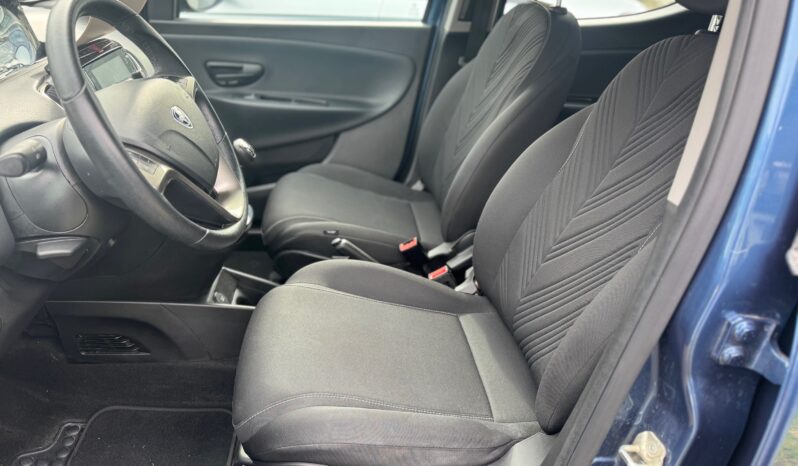 
								Lancia Ypsilon 1.0 70CV Hybrid GOLD full									