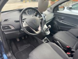 
										Lancia Ypsilon 1.0 70CV Hybrid GOLD full									