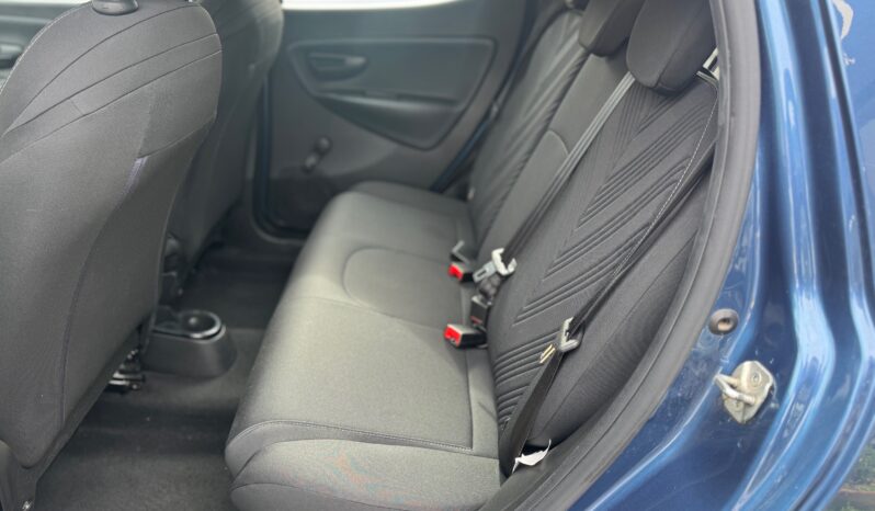 
								Lancia Ypsilon 1.0 70CV Hybrid GOLD full									