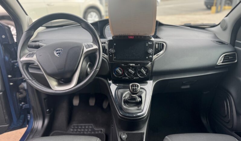 
								Lancia Ypsilon 1.0 70CV Hybrid GOLD full									