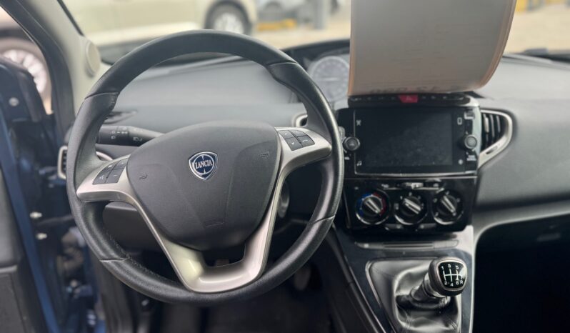 
								Lancia Ypsilon 1.0 70CV Hybrid GOLD full									