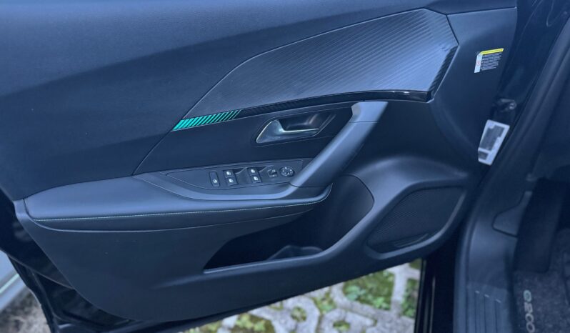 
								PEUGEOT E-2008 Full Elettric 100Kw/136cv Allure Pack full									