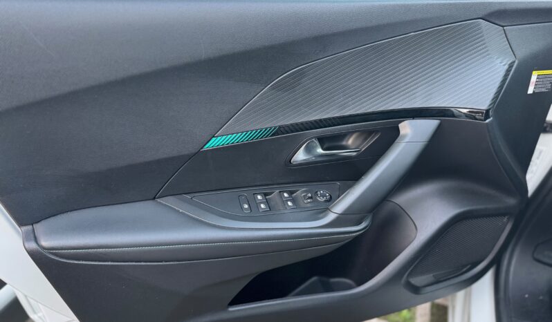 
								PEUGEOT E-2008 Full Elettric 100Kw/136cv Allure full									