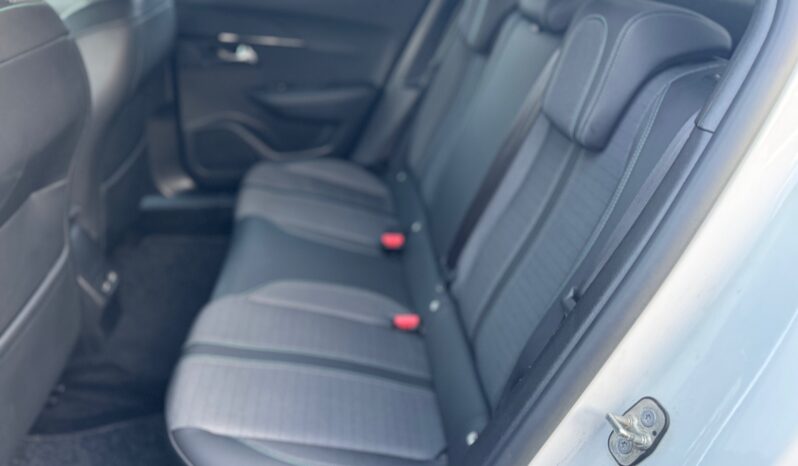 
								PEUGEOT E-2008 Full Elettric 100Kw/136cv Allure full									