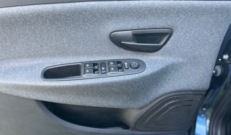 
								Lancia Ypsilon 1.0 70CV Hybrid SILVER PLUS full									