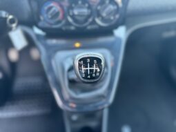 
										Lancia Ypsilon 1.0 70CV Hybrid SILVER PLUS full									