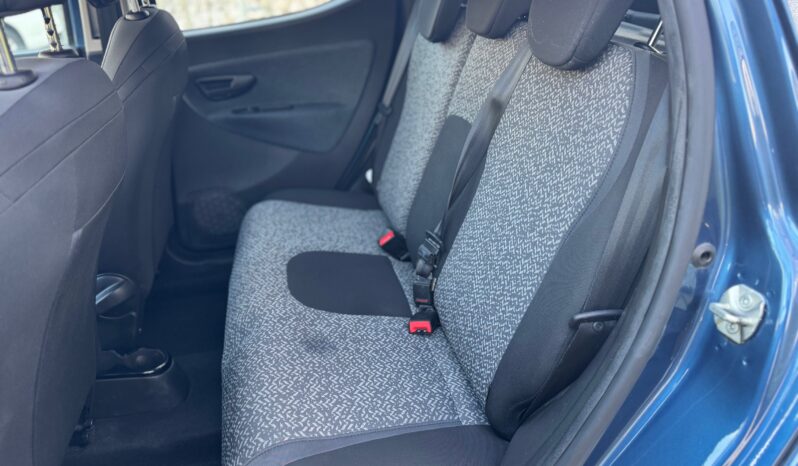 
								Lancia Ypsilon 1.0 70CV Hybrid SILVER PLUS full									