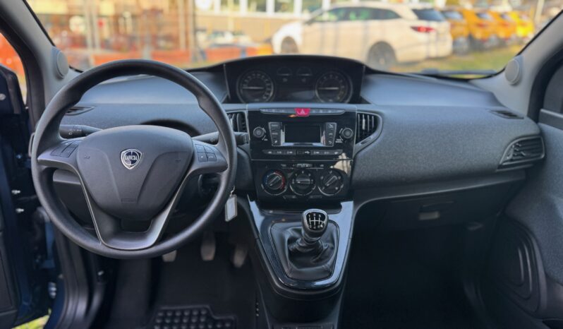 
								Lancia Ypsilon 1.0 70CV Hybrid SILVER PLUS full									