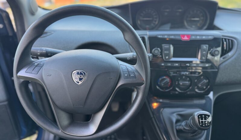 
								Lancia Ypsilon 1.0 70CV Hybrid SILVER PLUS full									