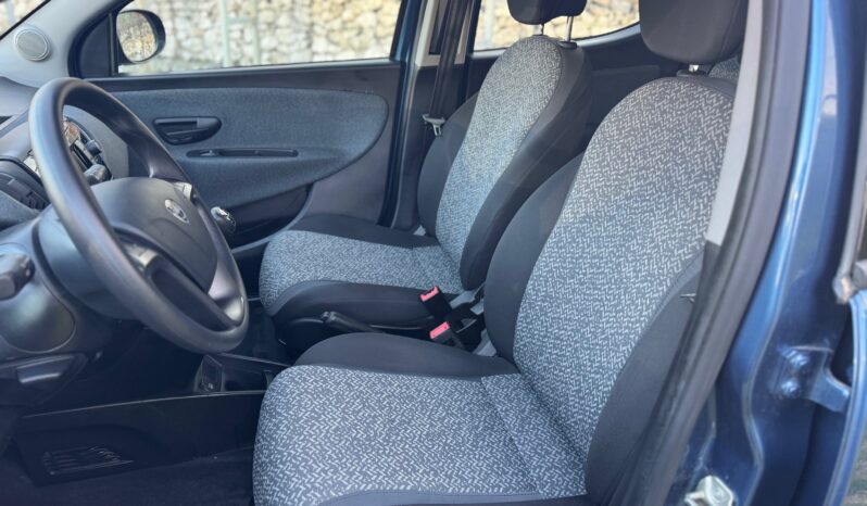 
								Lancia Ypsilon 1.0 70CV Hybrid SILVER PLUS full									