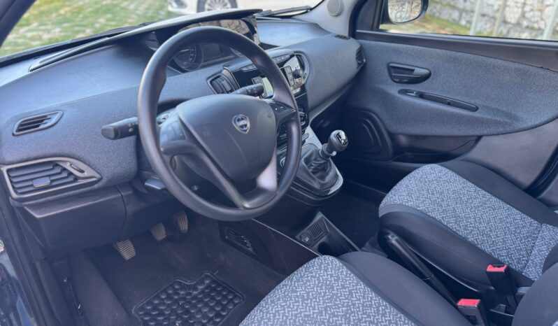 
								Lancia Ypsilon 1.0 70CV Hybrid SILVER PLUS full									