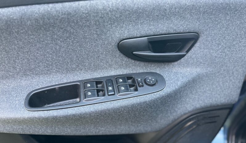 
								Lancia Ypsilon 1.0 70CV Hybrid SILVER PLUS full									