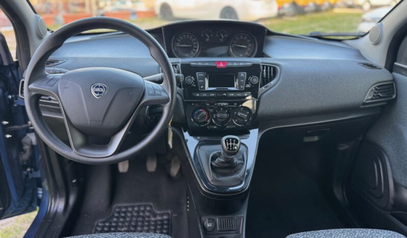 
								Lancia Ypsilon 1.0 70CV Hybrid SILVER PLUS full									