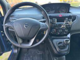 
										Lancia Ypsilon 1.0 70CV Hybrid SILVER PLUS full									