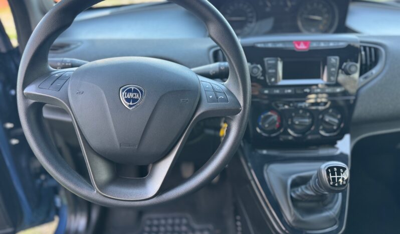
								Lancia Ypsilon 1.0 70CV Hybrid SILVER PLUS full									