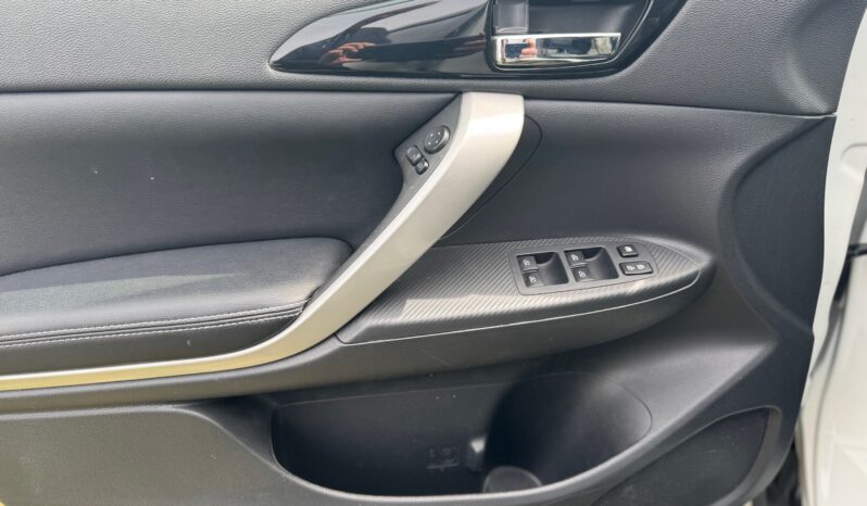 
								MITSUBISHI ECLIPSE CROSS 2.4 PHEV Diamond Black full									