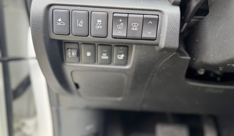 
								MITSUBISHI ECLIPSE CROSS 2.4 PHEV Diamond Black full									