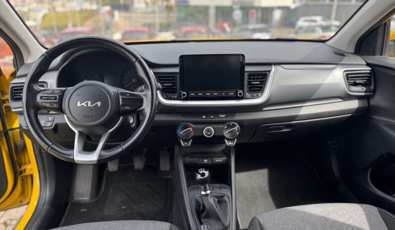 
								KIA STONIC 1.2cc 84cv URBAN full									