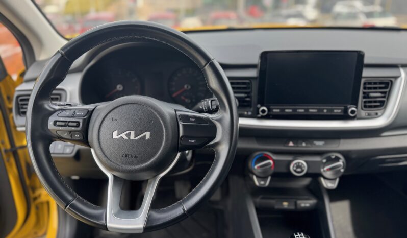 
								KIA STONIC 1.2cc 84cv URBAN full									