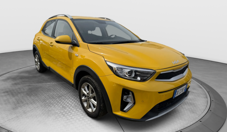 
								KIA STONIC 1.2cc 84cv URBAN full									