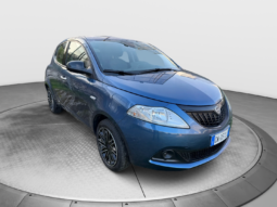 
										Lancia Ypsilon 1.0 70CV Hybrid SILVER PLUS full									