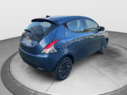 
										Lancia Ypsilon 1.0 70CV Hybrid SILVER PLUS full									