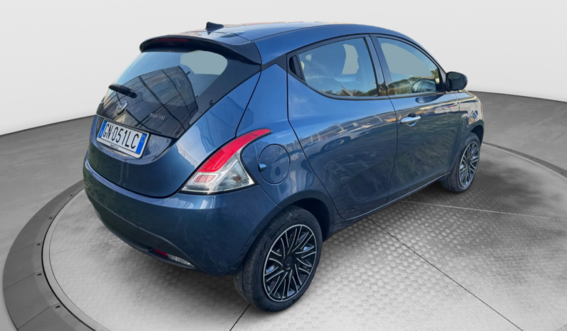 
								Lancia Ypsilon 1.0 70CV Hybrid SILVER PLUS full									