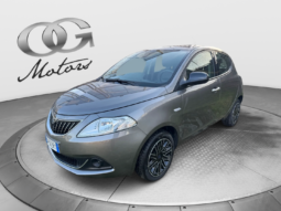 
										Lancia Ypsilon 1.0 70CV Hybrid SILVER PLUS full									