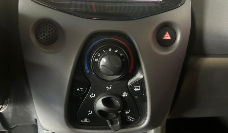 
								PEUGEOT 108 5p 1.0cc VTI s&s 73cv Active full									