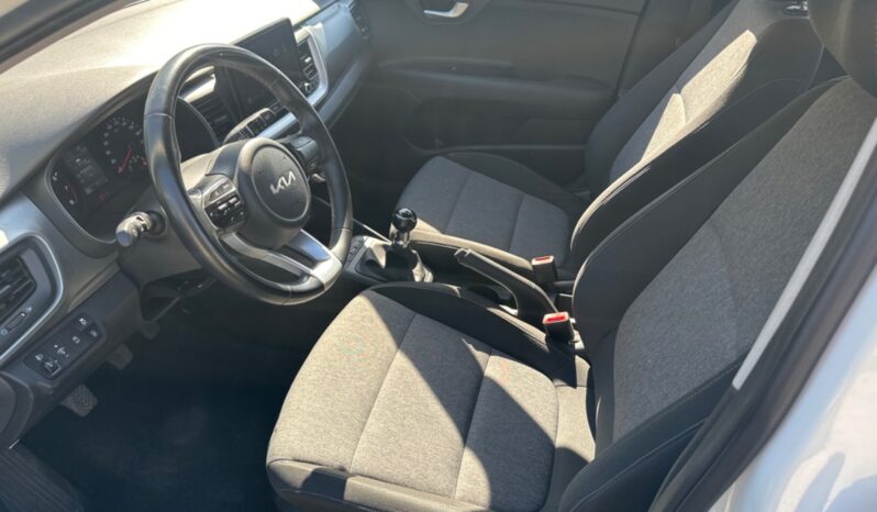 
								KIA STONIC 1.2cc 84cv URBAN full									