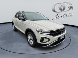 
										Volkswagen T-Roc 1.0cc TSI 110cv Life full									