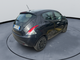 
										Lancia Ypsilon 1.0 70CV Hybrid GOLD full									