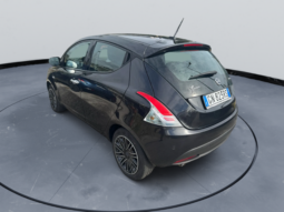 
										Lancia Ypsilon 1.0 70CV Hybrid GOLD full									