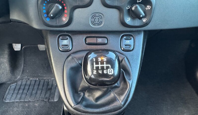 
								FIAT PANDA My22 1.0cc 70cv Hybrid full									