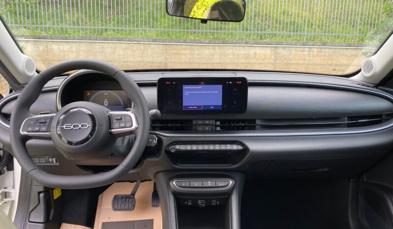 
								FIAT 600 1.2cc 110cv HYBRID full									