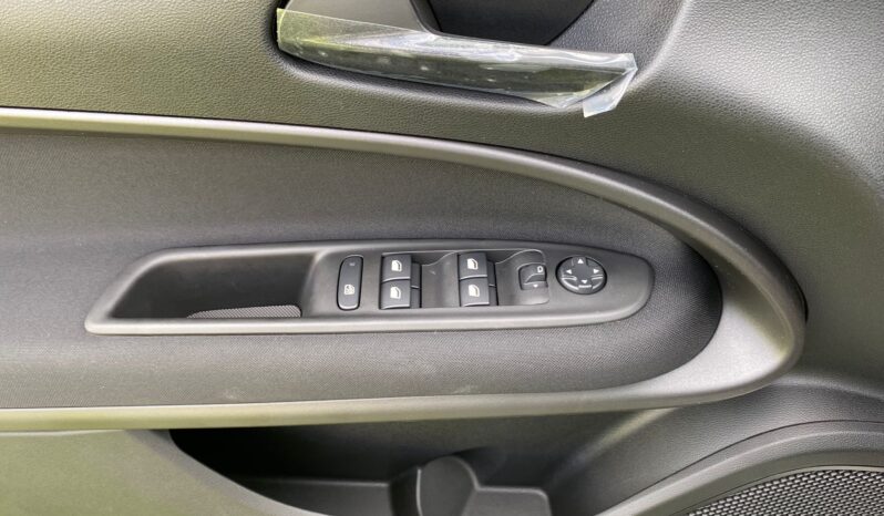 
								FIAT 600 1.2cc 110cv HYBRID full									