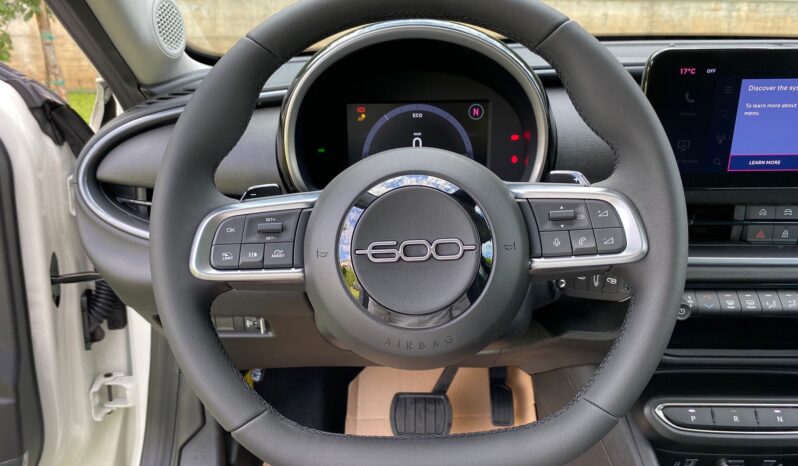 
								FIAT 600 1.2cc 110cv HYBRID full									